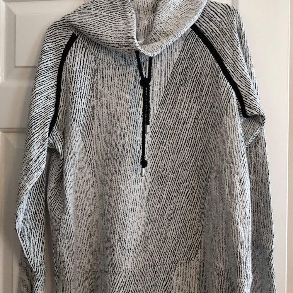 Sweater/ sweatshirt